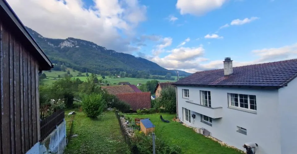 Grande bâtisse de 2 appartements à vendre à Eschert