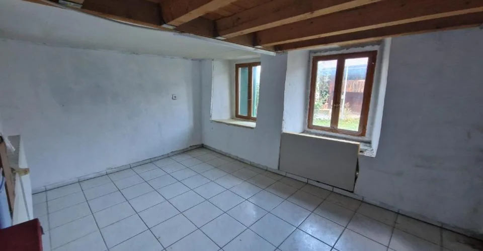 Grande bâtisse de 2 appartements à vendre à Eschert