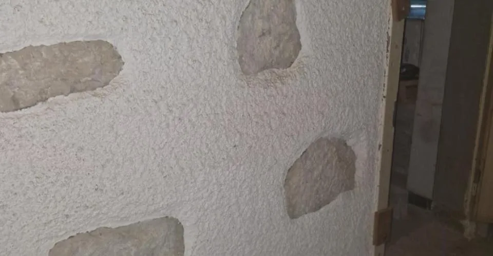 Grande bâtisse de 2 appartements à vendre à Eschert