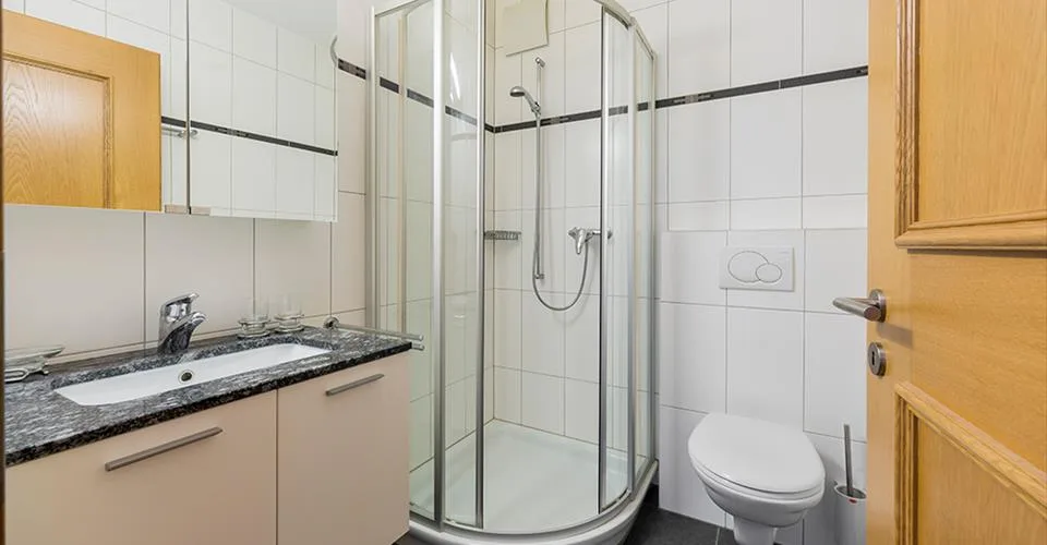 Résidence 2.5-01, appartement de luxe de 2,5 pièces dans le centre, wellness inclus – Foto 3 von 11