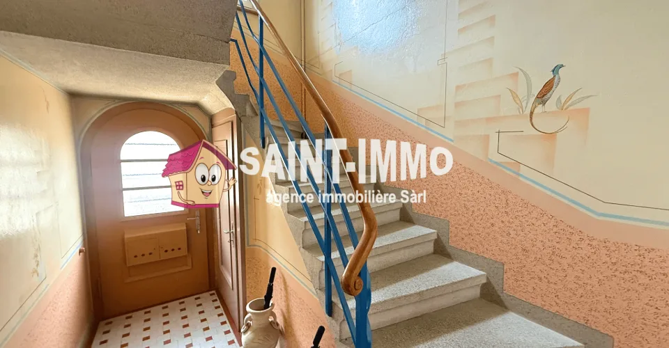 Maison familiale de deux appartements avec jardin, dépendance, terrasse, garage et places de stationnement à Sonceboz