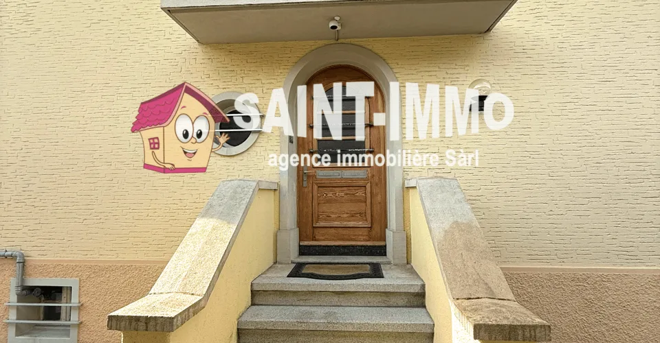 Maison familiale de deux appartements avec jardin, dépendance, terrasse, garage et places de stationnement à Sonceboz