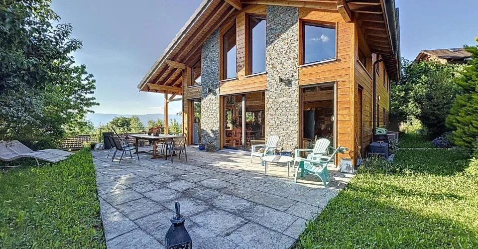 Villa d'architecte à saint-cergues (FR) avec piscine intérieure