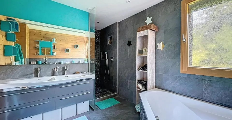 Villa d'architecte à saint-cergues (FR) avec piscine intérieure