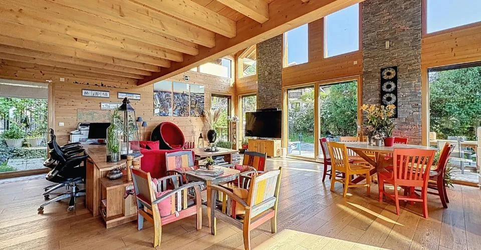 Villa d'architecte à saint-cergues (FR) avec piscine intérieure