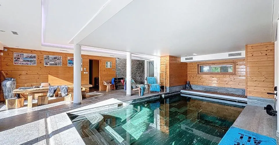 Villa d'architecte à saint-cergues (FR) avec piscine intérieure