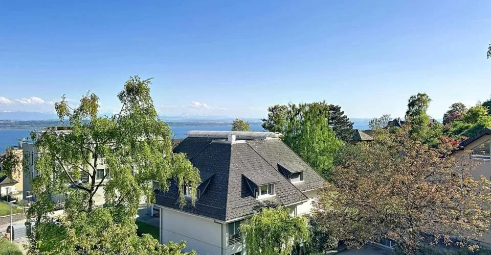 Villa individuelle dans les hauteurs de Neuchâtel, vue lac et alpes