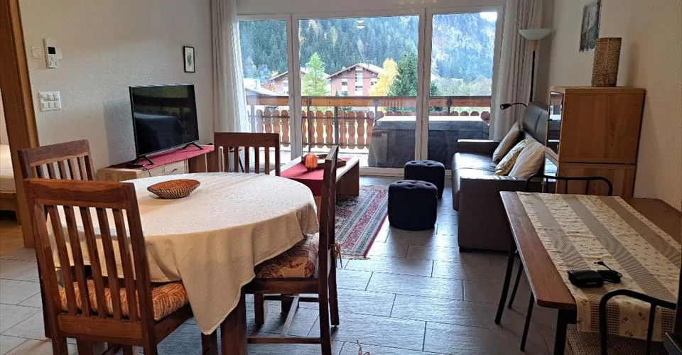 Immeuble 2.5-13, appartement moderne de 2,5 pièces dans un quartier calme avec grand balcon et belle vue – Foto 3 von 7
