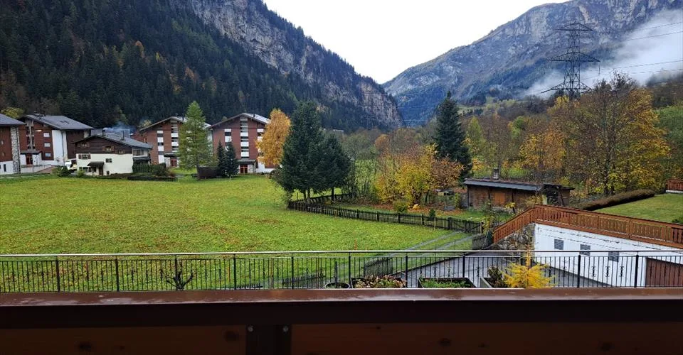 Immeuble 2.5-13, appartement moderne de 2,5 pièces dans un quartier calme avec grand balcon et belle vue – Foto 7 von 7