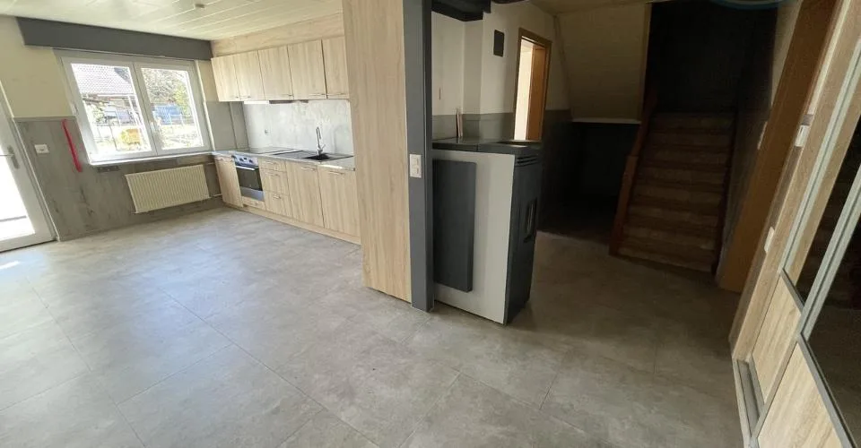 Maison mitoyenne entièrement rénovée à Alle