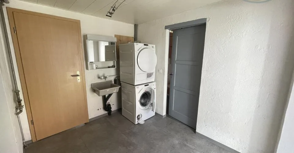 Maison mitoyenne entièrement rénovée à Alle