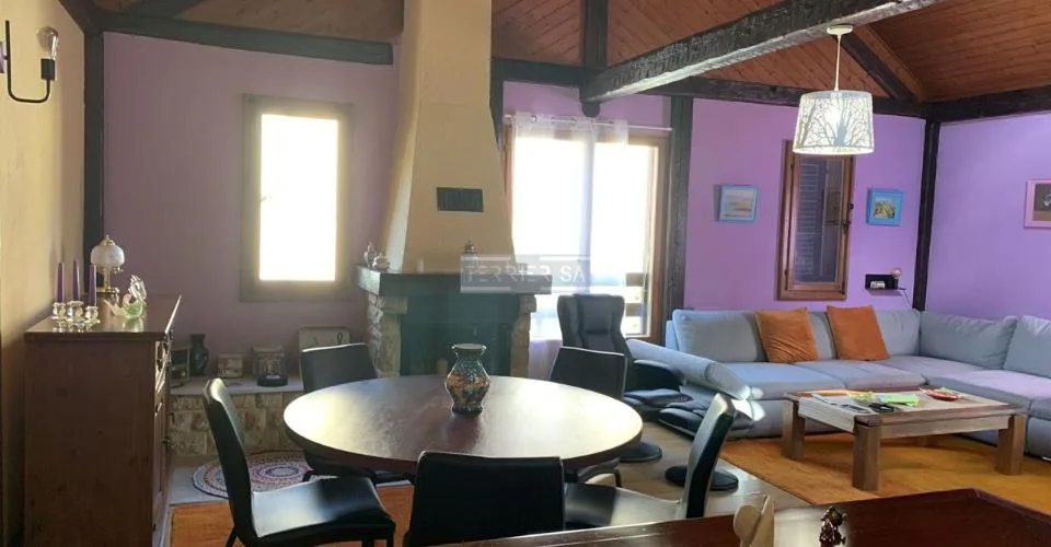 Immeuble de rendement avec 3 appartements, bureau, garage-hangar et jardin