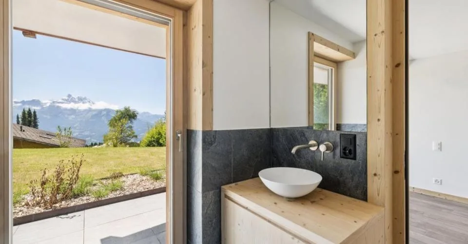 Rare duplex avec jardin, ski-in & ski-out, vue sublime! – Foto 9 von 13
