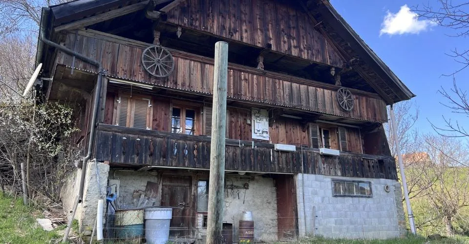 Maison à démolir avec projet de construction approuvé à vendre