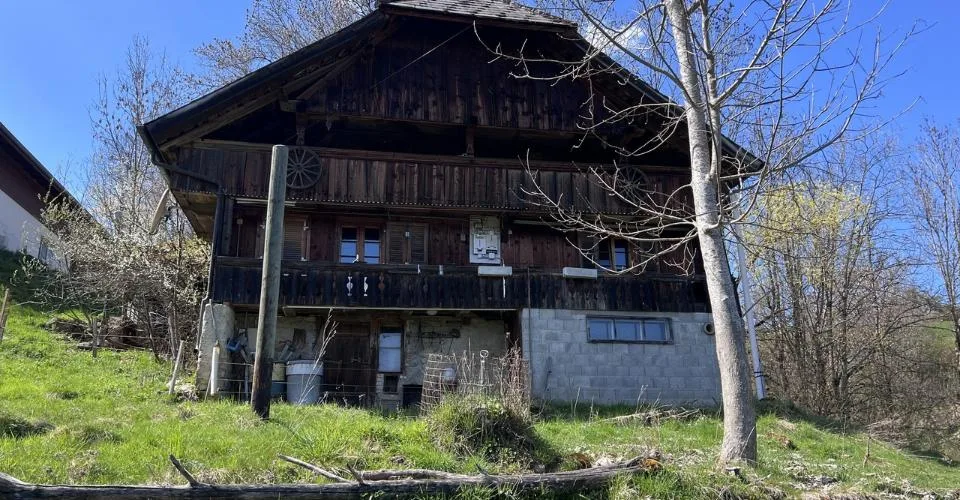 Maison à démolir avec projet de construction approuvé à vendre