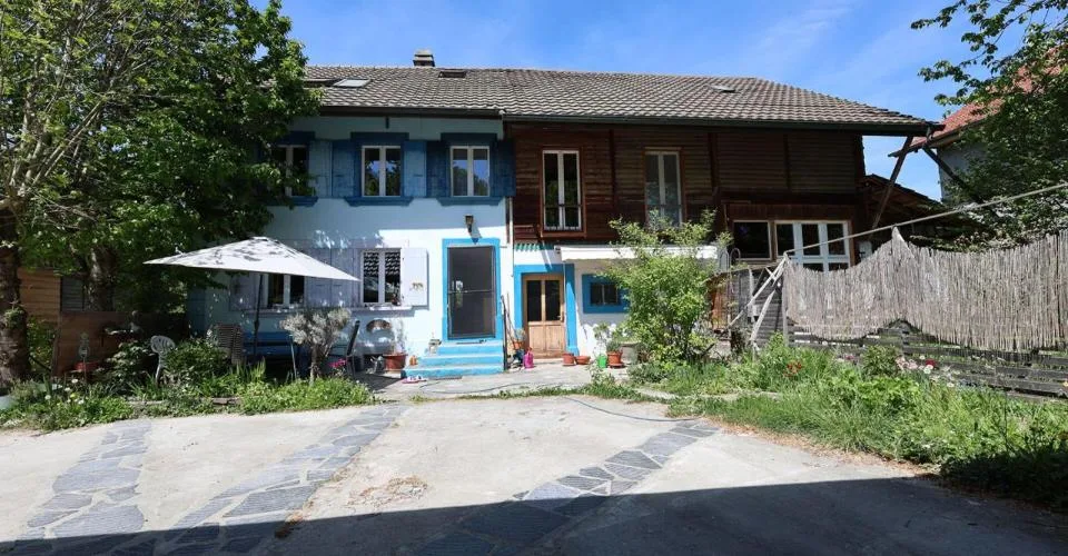 En exclusivité - Maison de charme de 7.5 pièces avec parcelle de 2'000 m2 – Foto 2 von 13