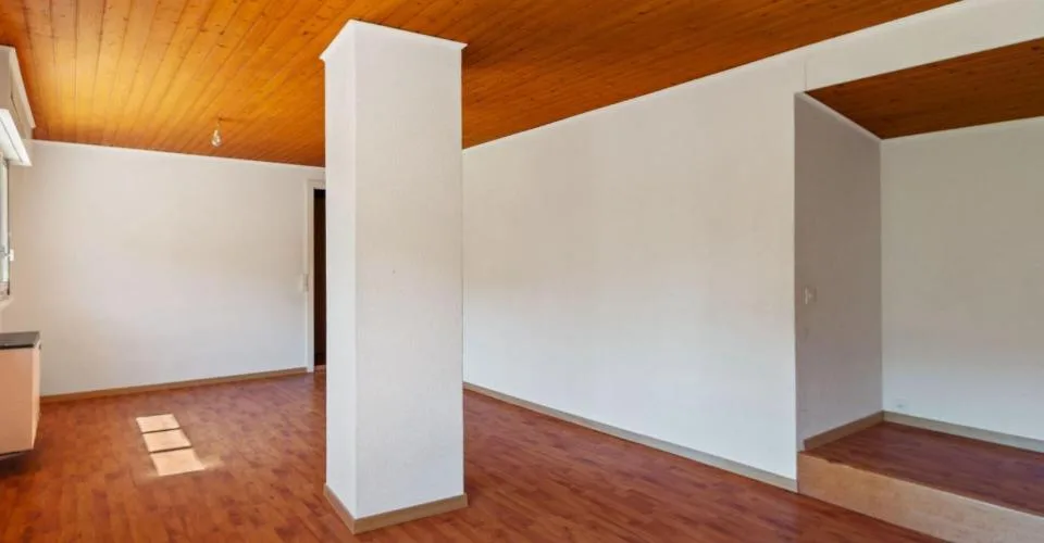 Sonceboz, maison à rénover avec grange