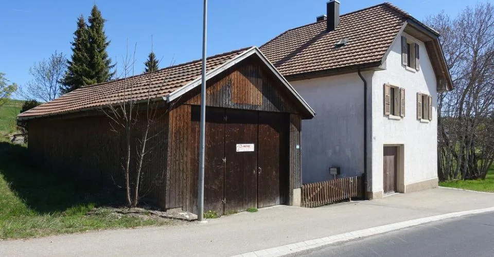 RESERVEE Les Reussilles - Maison de 6 1/2 pièces avec remise