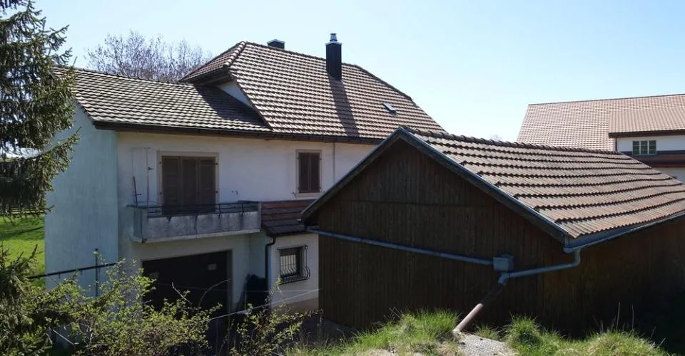 RESERVEE Les Reussilles - Maison de 6 1/2 pièces avec remise