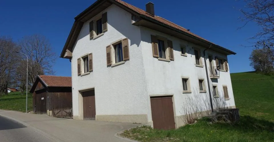 RESERVEE Les Reussilles - Maison de 6 1/2 pièces avec remise