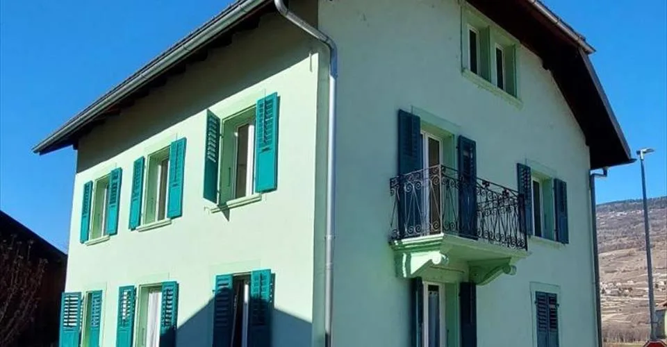 Grande maison villageoise de trois appartements