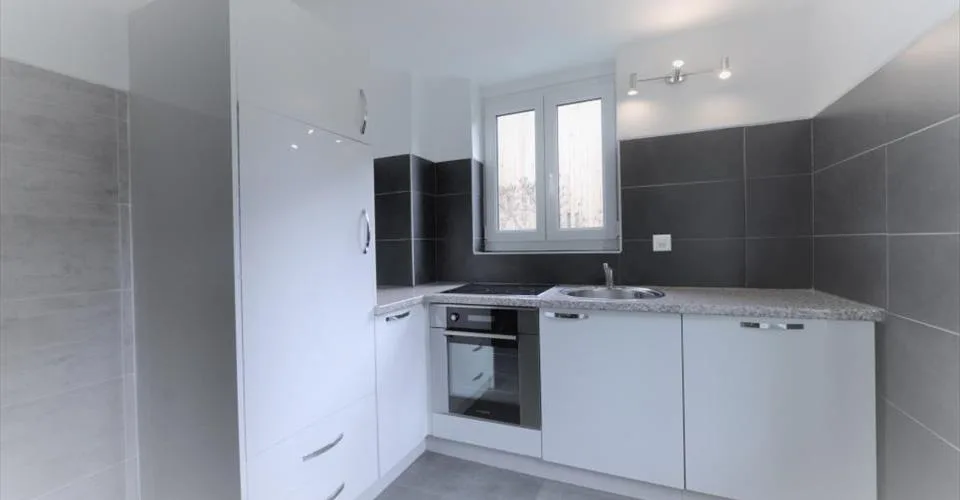 Grande maison villageoise de trois appartements