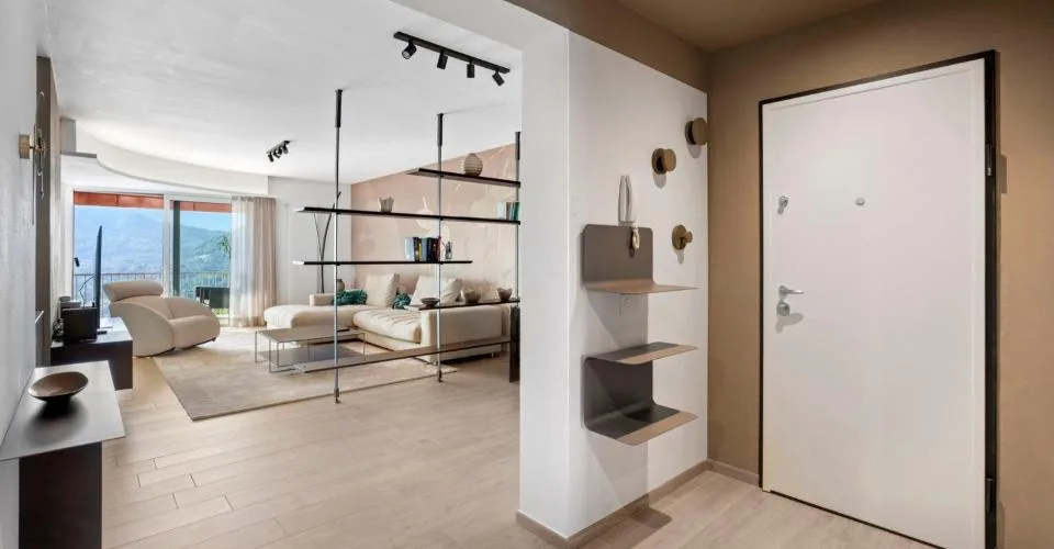 Montagnola - ESCLUSIVO 3,5 LOCALI IN VILLA DI SOLE 4 UNITÀ, UN'OASI DI DESIGN IMMERSA NEL VERDE | Montagnola - EXCLUSIVE 3.5-ROOM APARTMENT IN A VILLA WITH ONLY 4 UNITS, A DESIGN OASIS SURROUNDED BY GREENERY | Montagnola - EXKLUSIVE 3,5-ZIMMER-WOHNUNG IN
