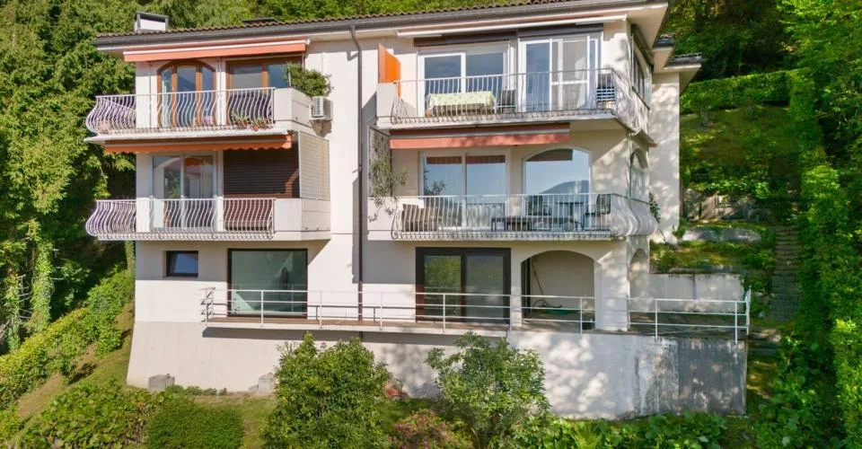 Montagnola - ESCLUSIVO 3,5 LOCALI IN VILLA DI SOLE 4 UNITÀ, UN'OASI DI DESIGN IMMERSA NEL VERDE | Montagnola - EXCLUSIVE 3.5-ROOM APARTMENT IN A VILLA WITH ONLY 4 UNITS, A DESIGN OASIS SURROUNDED BY GREENERY | Montagnola - EXKLUSIVE 3,5-ZIMMER-WOHNUNG IN