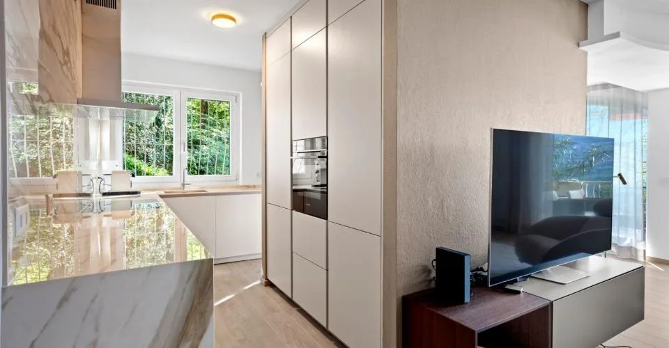 Montagnola - ESCLUSIVO 3,5 LOCALI IN VILLA DI SOLE 4 UNITÀ, UN'OASI DI DESIGN IMMERSA NEL VERDE | Montagnola - EXCLUSIVE 3.5-ROOM APARTMENT IN A VILLA WITH ONLY 4 UNITS, A DESIGN OASIS SURROUNDED BY GREENERY | Montagnola - EXKLUSIVE 3,5-ZIMMER-WOHNUNG IN