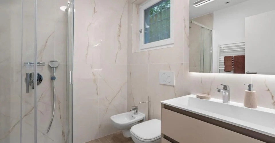 Montagnola - ESCLUSIVO 3,5 LOCALI IN VILLA DI SOLE 4 UNITÀ, UN'OASI DI DESIGN IMMERSA NEL VERDE | Montagnola - EXCLUSIVE 3.5-ROOM APARTMENT IN A VILLA WITH ONLY 4 UNITS, A DESIGN OASIS SURROUNDED BY GREENERY | Montagnola - EXKLUSIVE 3,5-ZIMMER-WOHNUNG IN