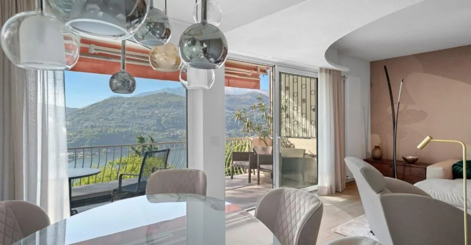 Montagnola - ESCLUSIVO 3,5 LOCALI IN VILLA DI SOLE 4 UNITÀ, UN'OASI DI DESIGN IMMERSA NEL VERDE | Montagnola - EXCLUSIVE 3.5-ROOM APARTMENT IN A VILLA WITH ONLY 4 UNITS, A DESIGN OASIS SURROUNDED BY GREENERY | Montagnola - EXKLUSIVE 3,5-ZIMMER-WOHNUNG IN