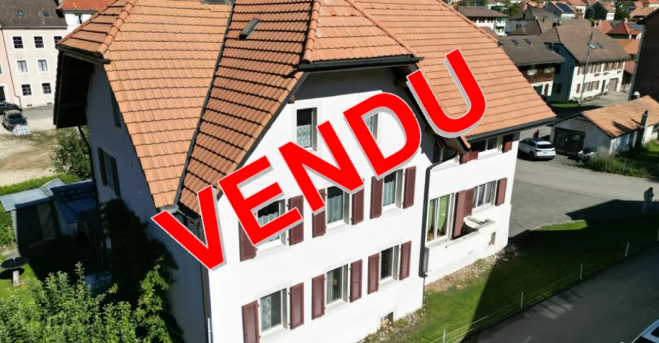 Sonvilier, grande maison villageoise de 3 appartements et 4 garages