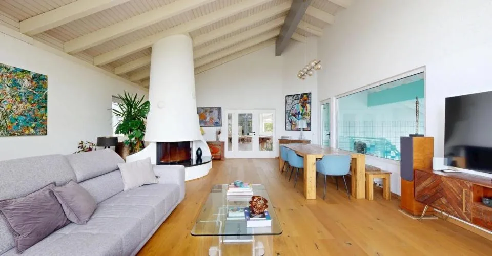 Villa d'exception avec piscine intérieure, terrasses panoramiques et é