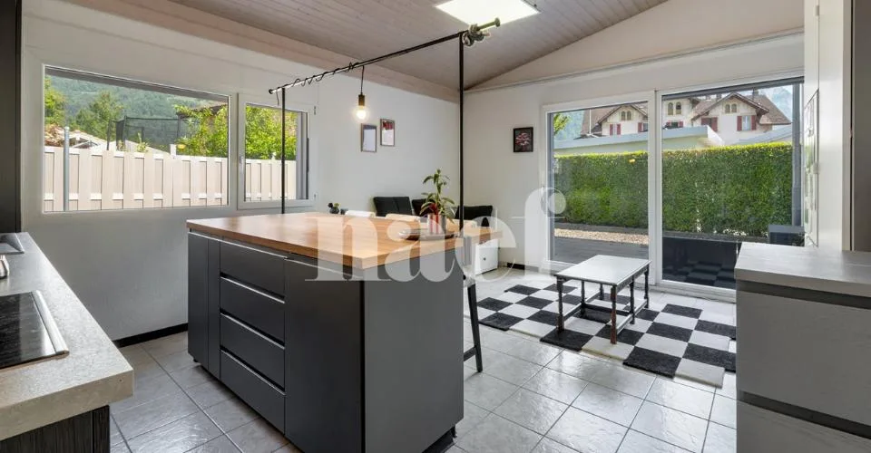 Magnifique maison individuelle de 6.5 pièces avec studio indépendant et piscine extérieure à vendre à Bex