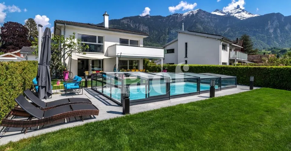 Magnifique maison individuelle de 6.5 pièces avec studio indépendant et piscine extérieure à vendre à Bex