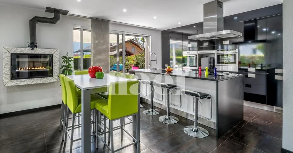 Magnifique maison individuelle de 6.5 pièces avec studio indépendant et piscine extérieure à vendre à Bex