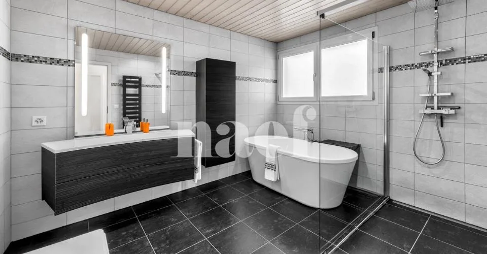Magnifique maison individuelle de 6.5 pièces avec studio indépendant et piscine extérieure à vendre à Bex
