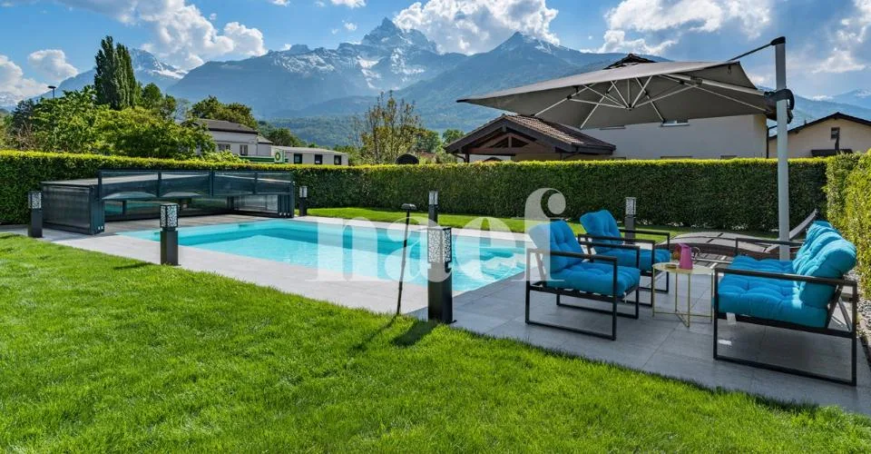 Magnifique maison individuelle de 6.5 pièces avec studio indépendant et piscine extérieure à vendre à Bex
