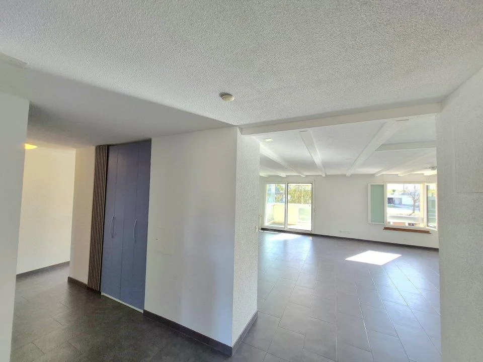 00078 - Appartement de 5 pièces au 2ème étage, avec 2 balcons, et un box individuel. - La Chaux-de-Fonds – photo 2 sur 9