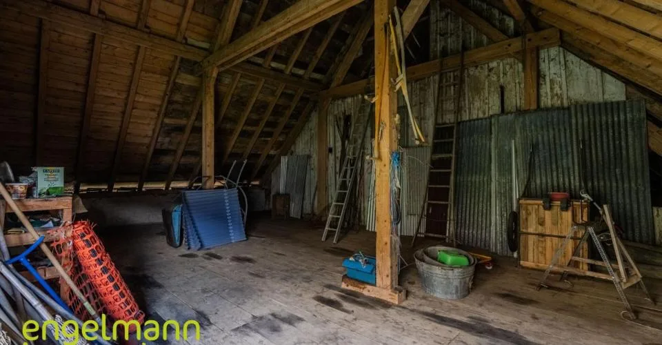 Ancienne ferme de 2 appartements et nombreux espaces annexes - Ehemaliges Bauernhaus mit 2 Wohnungen und diverse Nebenräume