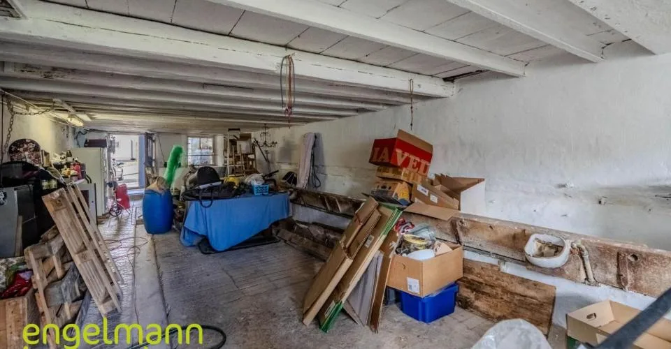 Ancienne ferme de 2 appartements et nombreux espaces annexes - Ehemaliges Bauernhaus mit 2 Wohnungen und diverse Nebenräume