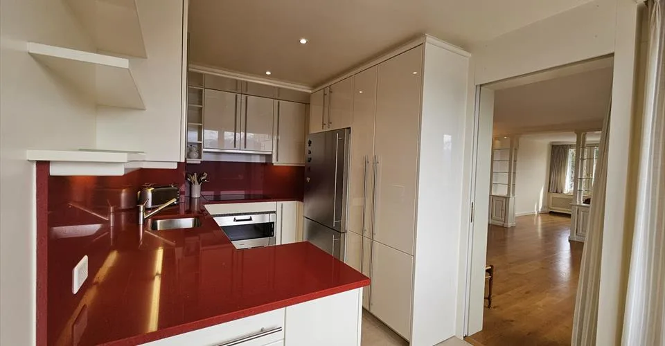 Appartement 4,5 pièces meublé avec vue imprenable sur les sommets alpins et surplombant Crans