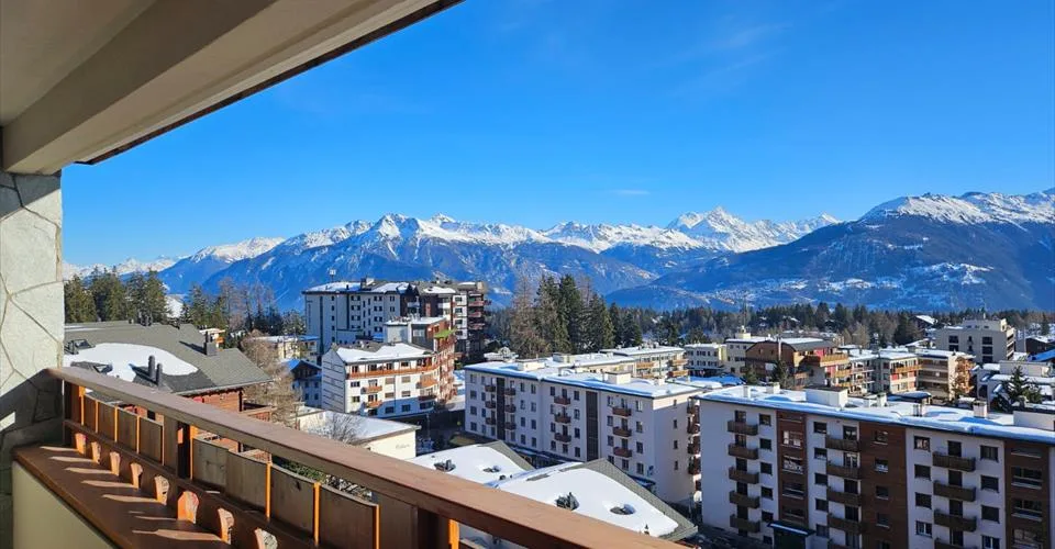 Appartement 4,5 pièces meublé avec vue imprenable sur les sommets alpins et surplombant Crans