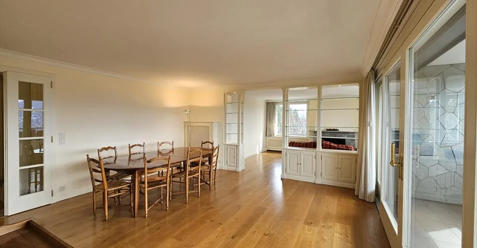 Appartement 4,5 pièces meublé avec vue imprenable sur les sommets alpins et surplombant Crans