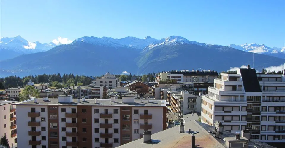 Appartement 4,5 pièces meublé avec vue imprenable sur les sommets alpins et surplombant Crans