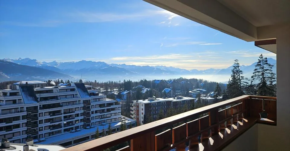 Appartement 4,5 pièces meublé avec vue imprenable sur les sommets alpins et surplombant Crans