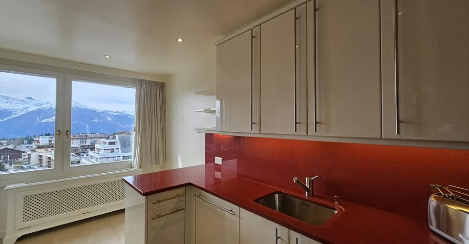 Appartement 4,5 pièces meublé avec vue imprenable sur les sommets alpins et surplombant Crans