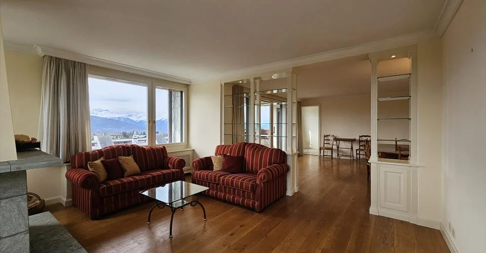 Appartement 4,5 pièces meublé avec vue imprenable sur les sommets alpins et surplombant Crans