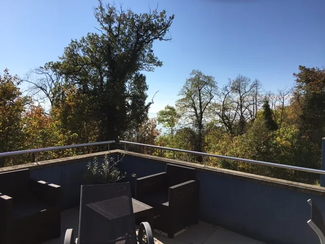 Maison mitoyenne spacieuse de 6 pièces à Neuchâtel – Vue, calme et confort familial