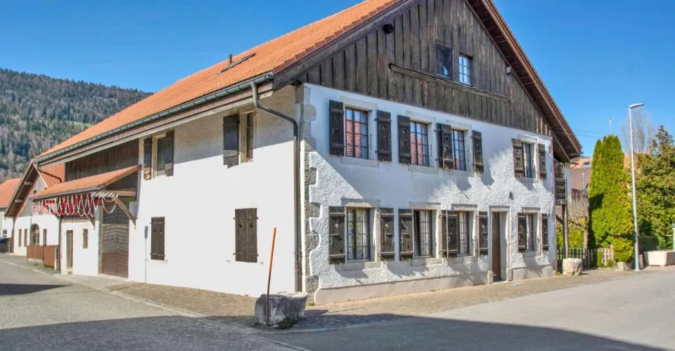 Courtelary, maison de 2 appartements, grange, jardin, places de parc – photo 3 sur 13